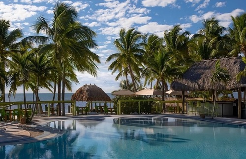 Islamorada Villa | Studio w/2 Queen Beds, Kitchenette, Pool, Free Parking & Pet Friendly