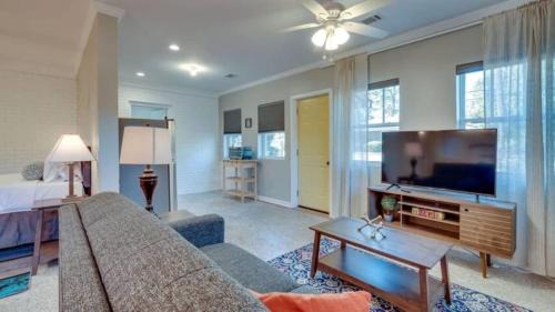 Thunderbolt House | Studio w Gazebo & Pool-Swanky Savannah Style