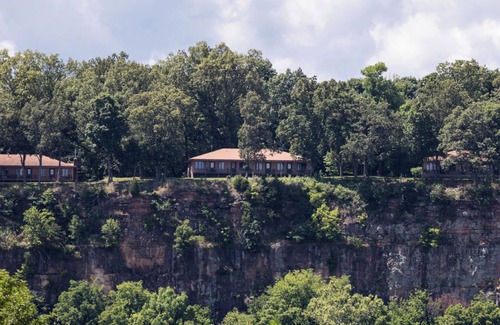Golconda House | Studio w/Full Kitchen - Bungalo near Garden of the Gods