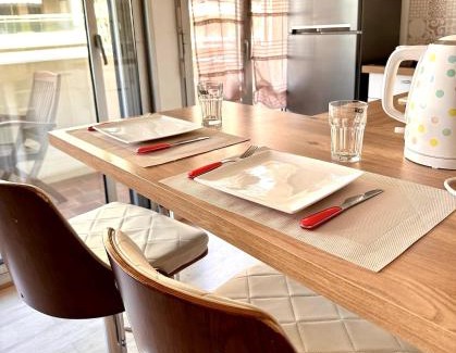 La Celle-sous-Gouzon Apartment | Studio Wilson - Centre Ville - Terrasse & Parking