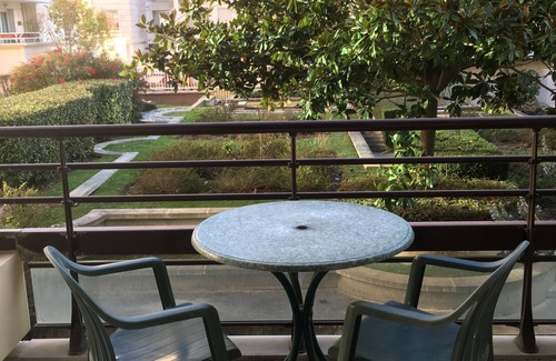 Issy-les-Moulineaux Condo | Studio with balcony near Paris