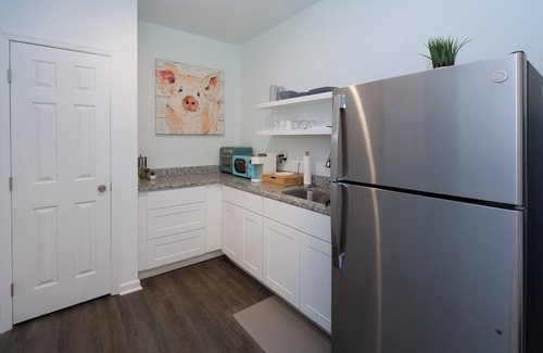Goose Creek Apartment | Studio with Hot Tub 20 min to Downtown and Beaches