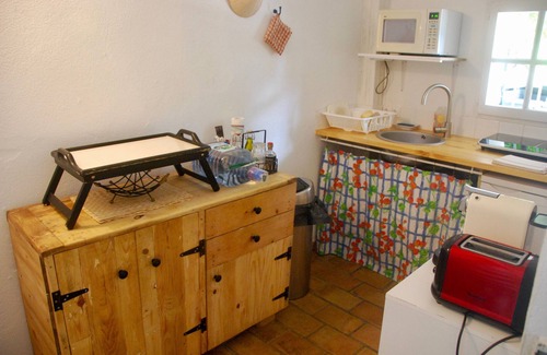 Salon-de-Provence Apartment | Studio with indoor and outdoor kitchens, salt pool (5X10), trampoline