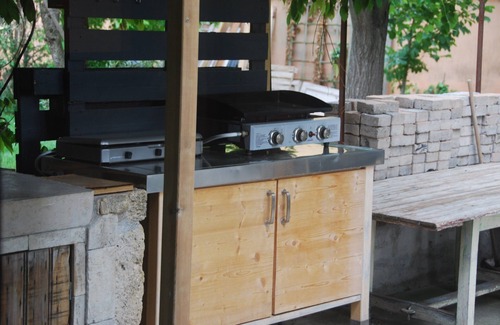 Salon-de-Provence Apartment | Studio with indoor and outdoor kitchens, salt pool (5X10), trampoline