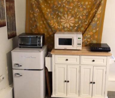 Ashland Apartment | Studio with King-Size Bed