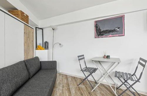 Passy Apartment | Studio with Little Garden-Terrace at Trocadero