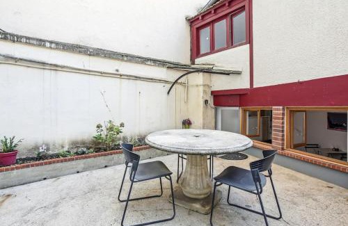 Passy Apartment | Studio with Little Garden-Terrace at Trocadero