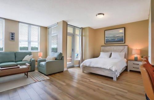Boynton Beach House | Studio with rooftop pool in Boynton Beach