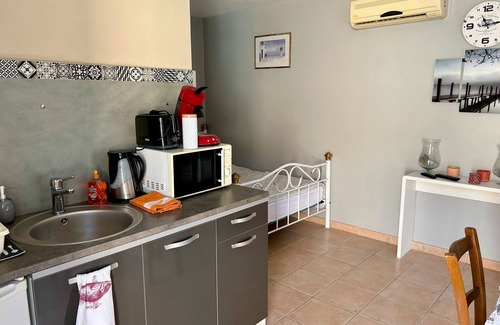 Montayral Apartment | Studio "" with Shared Pool, Wi-Fi and Air Conditioning