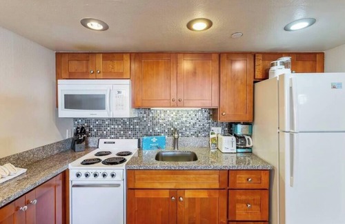Kahana Apartment | Studio with stunning ocean views at Royal Kahana
