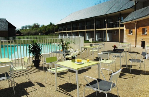 Equemauville Apartment | Studio with swimming pool near Honfleur