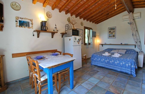 Castiglione della Pescaia House | Stunning private villa for 3 people with A/C, hot tub, TV, veranda, pets allowed and panoramic v.