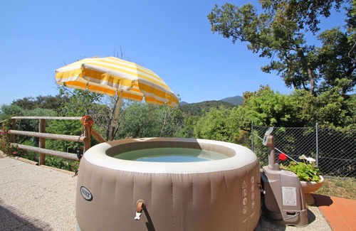 Castiglione della Pescaia House | Stunning private villa for 3 people with A/C, hot tub, TV, veranda, pets allowed and panoramic v.