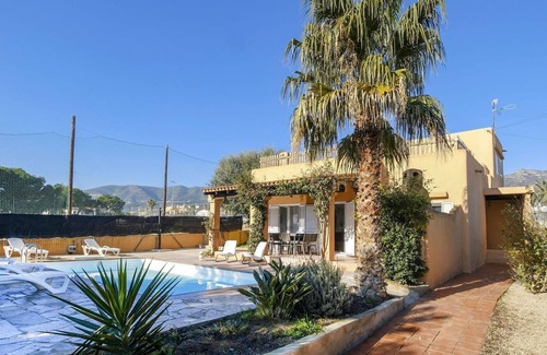 Alcanar Villa | Stunning private villa for 8 guests with private pool, WIFI and TV