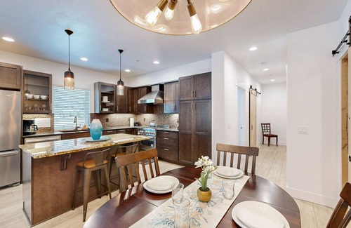 Gold Beach Apartment | Stunner apartments with fireplace, grill, partial ocean views & partial AC