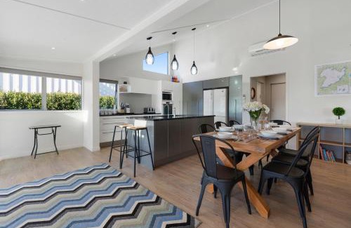 Wharewaka House | Stunner on Stanley - Wharewaka Holiday Home
