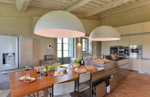 Il Poggio Villa | Stunning farmhouse with heated private pool