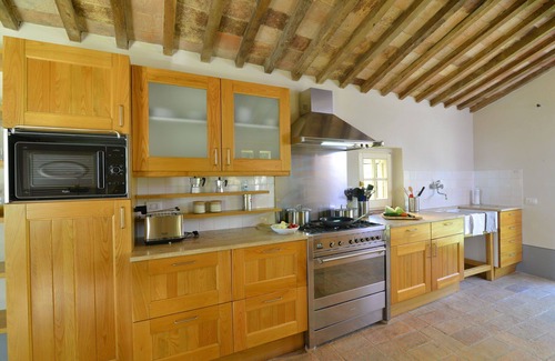 San Casciano dei Bagni Villa | Stunning private villa for 10 people with private pool, WIFI, TV, patio and panoramic view