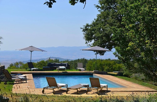 San Casciano dei Bagni Villa | Stunning private villa for 10 people with private pool, WIFI, TV, patio and panoramic view