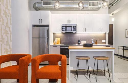 Historic Core Apartment | Stunning 1 BDR 1 BTH Modern Loft with Pool, Jacuzzi in DTLA!