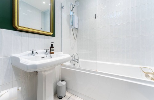 East End Apartment | Stunning 1-bdr Boutique Flat - Glasgow City Centre