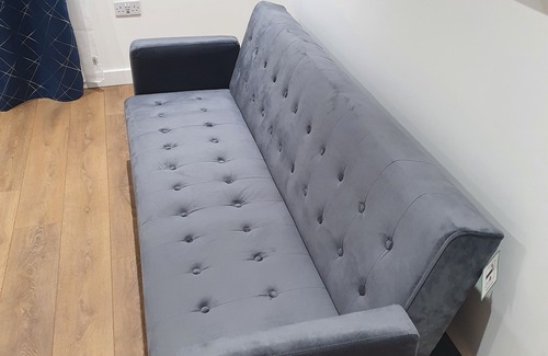 Newham Apartment | Stunning 1 bed apartment with a front yard terrace!