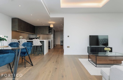 Vauxhall Apartment | Stunning 19th floor Apt with City Views and Pool