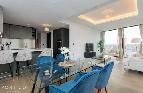Vauxhall Apartment | Stunning 19th floor Apt with City Views and Pool