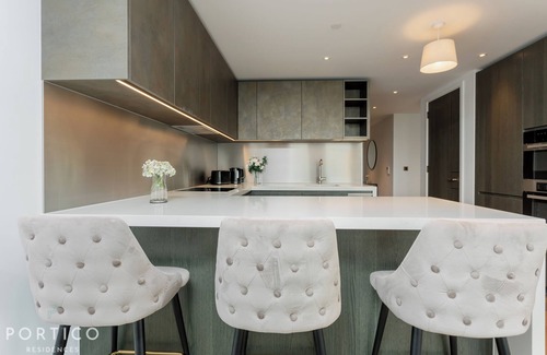 Vauxhall Apartment | Stunning 19th floor Apt with City Views and Pool