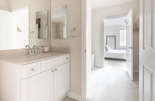 North Bethesda Apartment | Stunning 1BR Apartment in Rockville