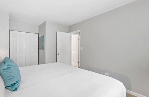Lake View East Apartment | Stunning 1BR Apartment at Center of Lakeview