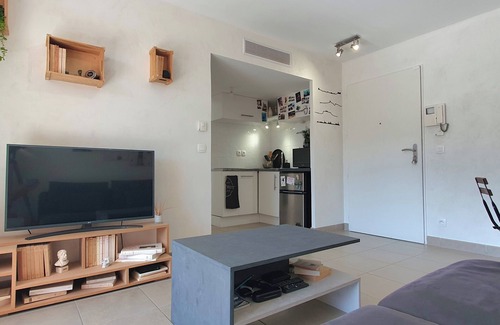 Montredon Apartment | Stunning 1BR Flat with terrace view on Calanques 1 min from the sea