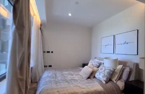 Prince's Apartment | Stunning 2 bed 2 bath Embankment