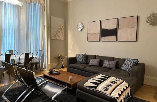 Kensington Apartment | Stunning 2 bed/2bath flat in heart of Kensington