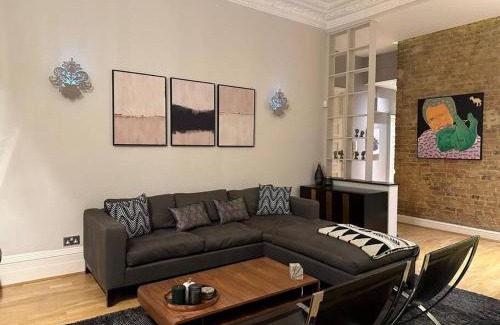 Kensington Apartment | Stunning 2 bed/2bath flat in heart of Kensington