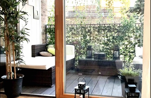 Notting Dale Apartment | Stunning 2-bed Apt & Balcony in Notting Hill