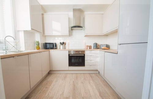 Bournemouth City Centre Apartment | Stunning 2 Bed Apt - 60 second walk from the Beach
