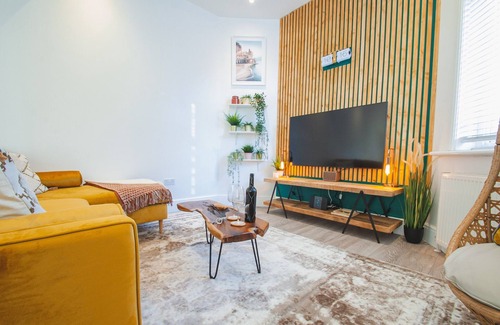 Bournemouth City Centre Apartment | Stunning 2 Bed Apt - 60 second walk from the Beach