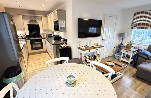 Filey Cottage | Stunning 2 bed coastal cottage - Pool and Beach Access Included.