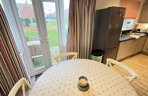 Filey Cottage | Stunning 2 bed coastal cottage - Pool and Beach Access Included.
