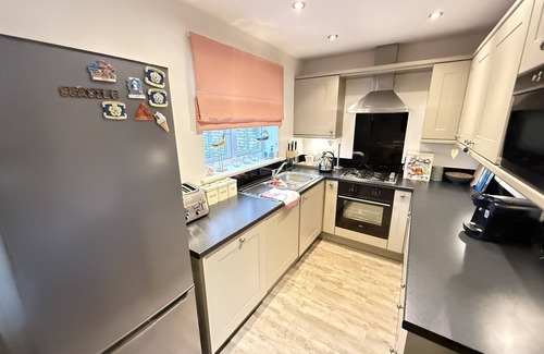 Filey Cottage | Stunning 2 bed coastal cottage - Pool and Beach Access Included.