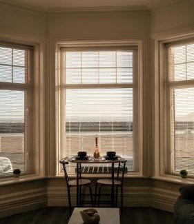 Rhos on Sea Apartment | Stunning 2 Bedroom Ground Floor Sea View Apartment