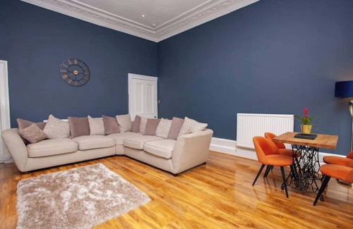Glasgow Westend Apartment | Stunning 2 Bed in Ideal Location