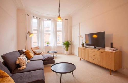 Kelvinbridge Apartment | Stunning 2 bed property in heart of West End