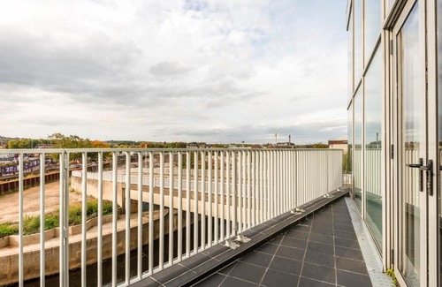 Rotherham Apartment | Stunning 2 Bed Riverside Apartment with Balcony