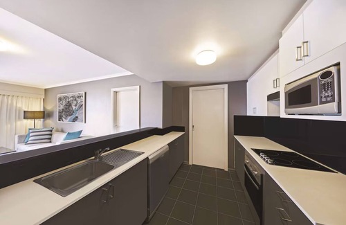 Surry Hills Apartment | Stunning 2 Bedroom Apartment w/Terrace at Surrey Hills