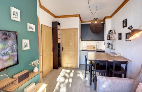 Les Bruyeres Apartment | Stunning 2-room apt, sleeps 4, balcony, ski-in/ski-out, WiFi