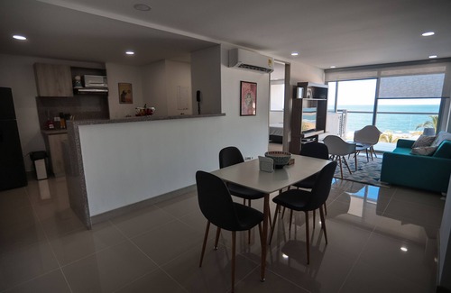 Crespo Condo | Stunning 2BR with Panoramic Ocean Views – Summer Specials