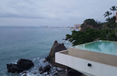 Amapas Condo | Stunning 3,100 Sf Ultra Luxury Beach-Front Condo, Corner Unit 4G Casa RonCarlo