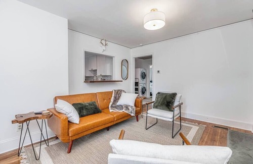 Columbia House | Stunning 3 bed 2 bath close to downtown!